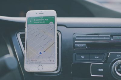 Най-полезните аксесоари за смартфон за пътуване с вашия автомобил